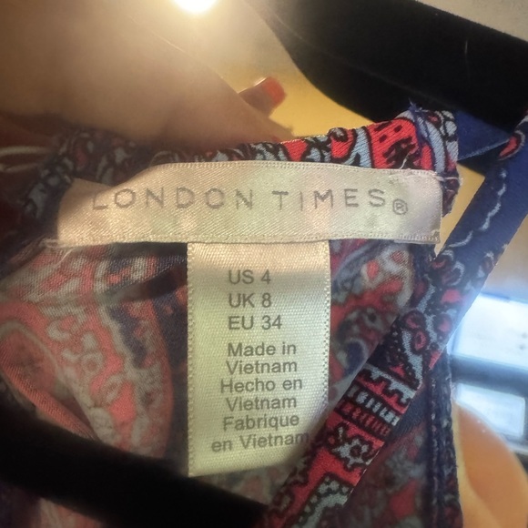 Elegant Blue and Red Paisley Maxi Dress - Picture 3 of 5